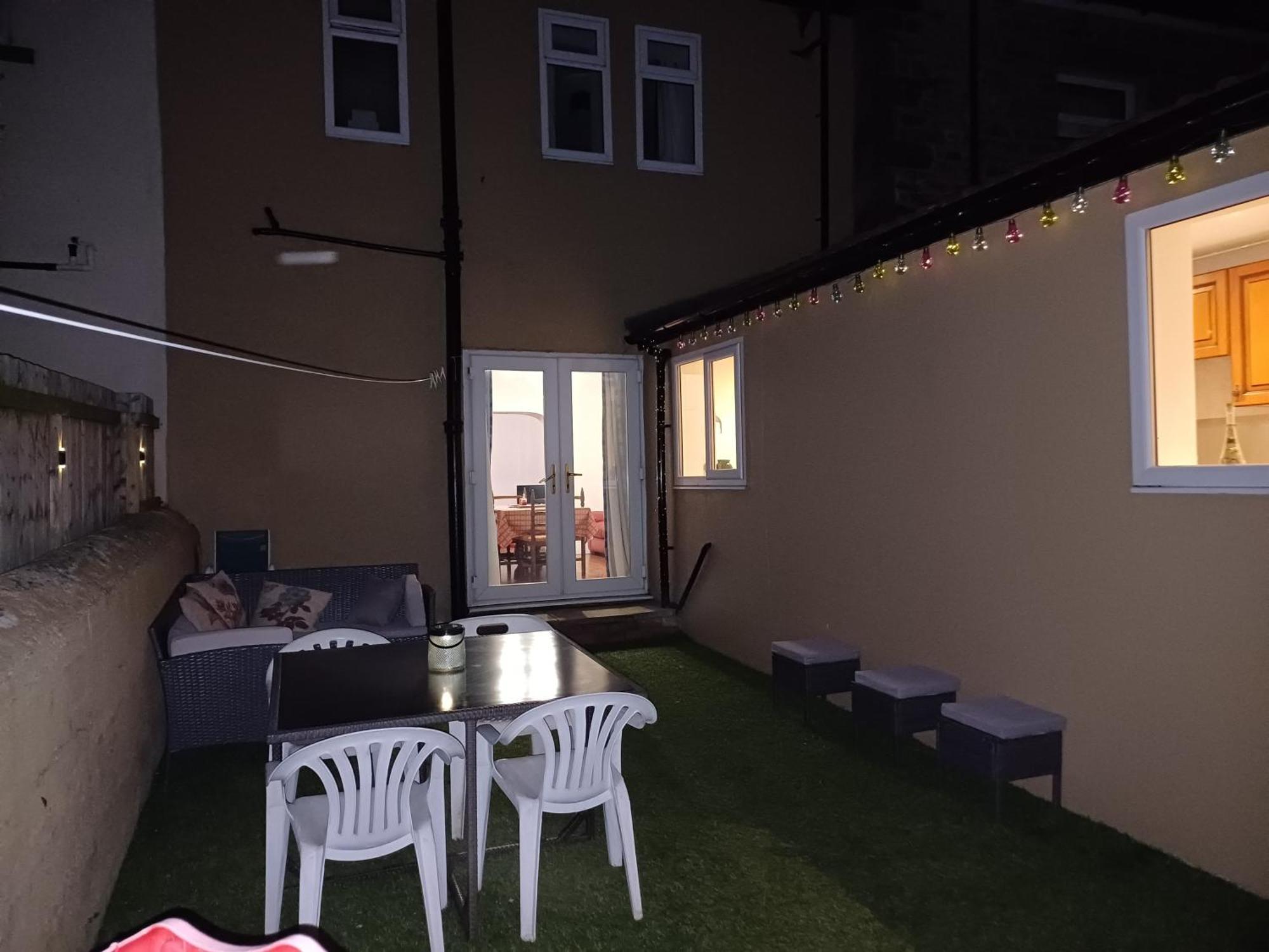Large Countryside Home Tow Law Экстерьер фото